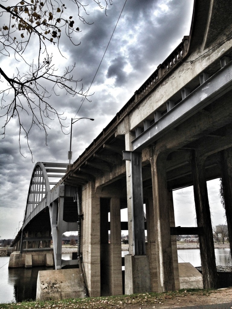 feeding the homeless, under the bridge, little rock, broadway bridge